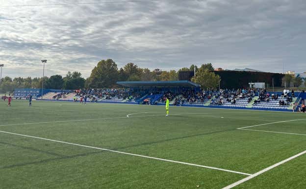 La Ciudad Deportiva Fernando Santos de la Parra disfrutó de la victoria del Getafe B.  RELEVO / MANU AMOR