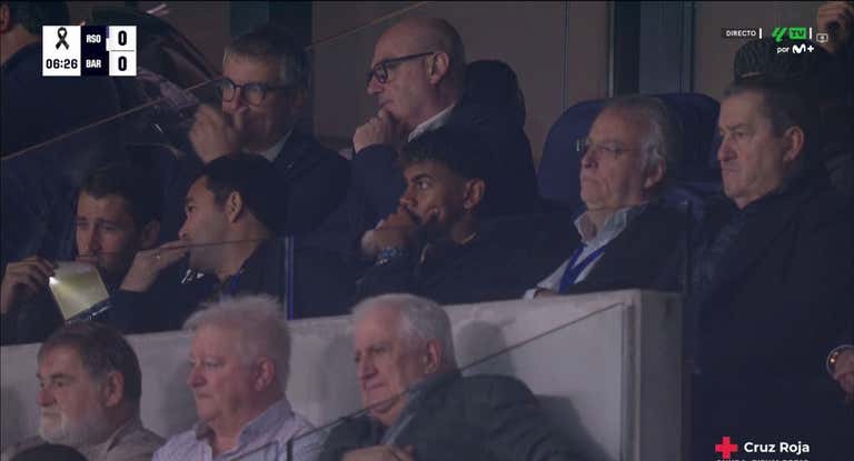 Lamine Yamal en la grada de Anoeta.