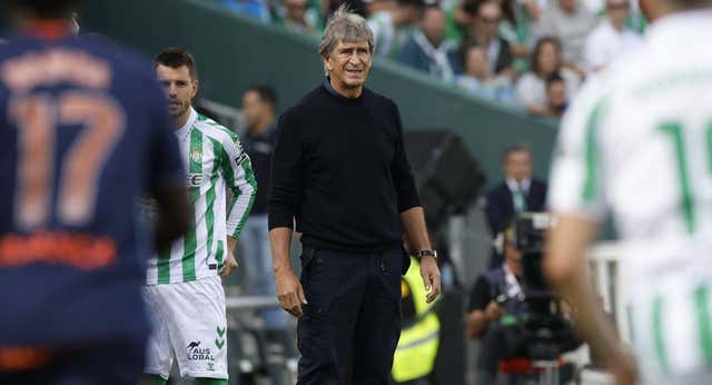 Pellegrini incide en su reflexión sobre el VAR tras el 0-1 del Celta: «Tiene que ser el árbitro quien decida»
