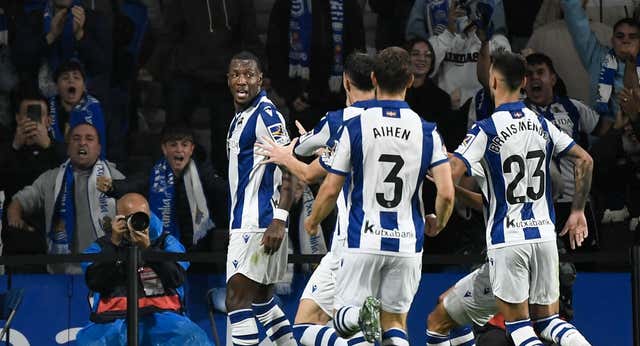 Becker y Kubo dejan al Barça en fuera de juego