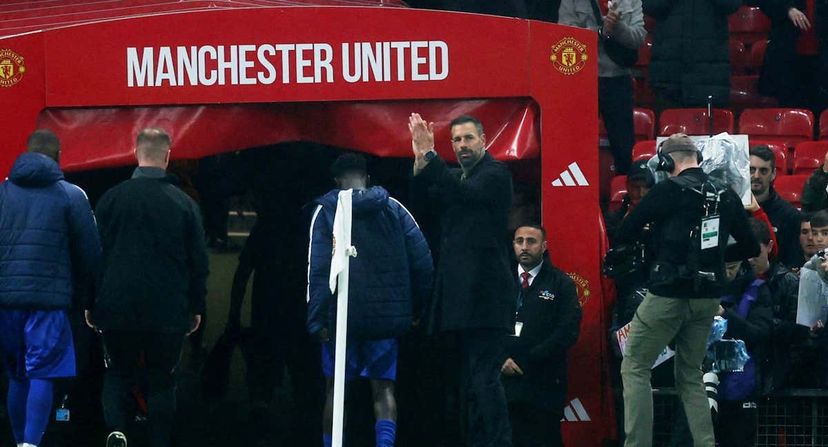 Van Nistelrooy ha dirigido cuatro partidos al Manchester United.