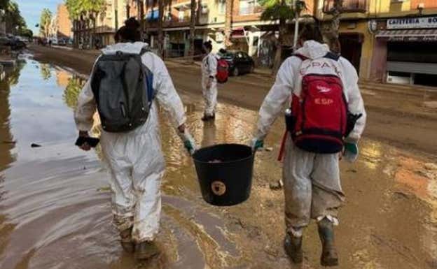 Dos de las waterpolistas que viajaron a Valencia.