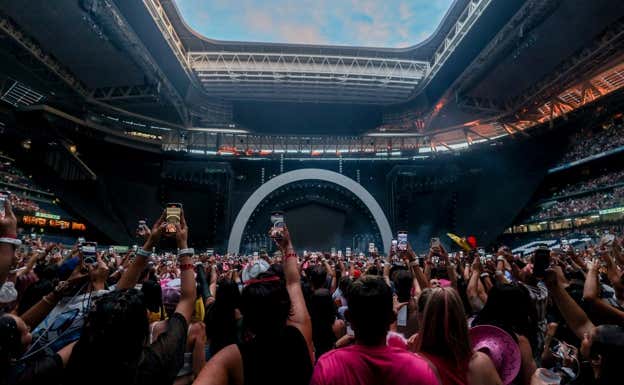 Imagen de uno de los conciertos de Karol G en el Bernabéu.  EP