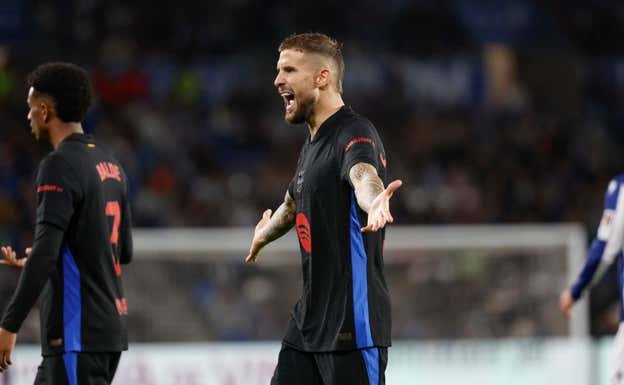 Iñigo Martínez, durante el Real Sociedad - FC Barcelona. EFE/JUAN HERRERO