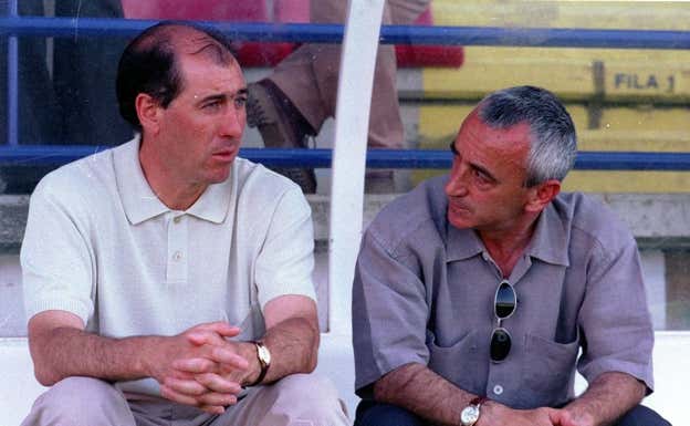 Manu Sarabia, en su etapa como entrenador, junto a Ortuondo.