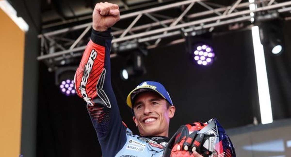 Marc Márquez en el podio de la sprint.