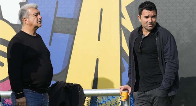 Deco alza la voz y pide explicaciones por el fuera de juego semiautomático: «Alguien tiene que apretar el botón»