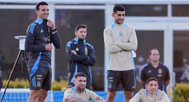 Los campeones del mundo ponen el grito en el cielo por el debut de Spreen: «Que no vuelva a suceder, por el bien del fútbol»