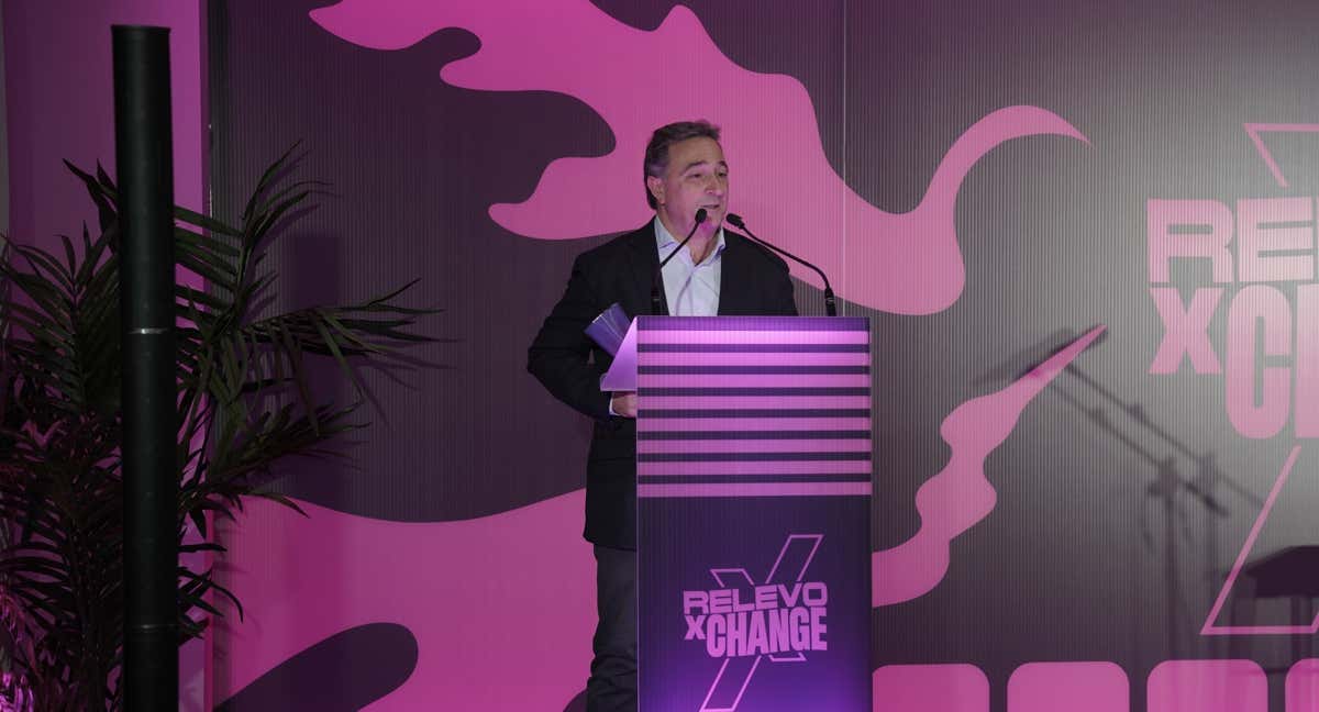 Salvador Gomar, en el estrado de 'Relevo x Change'.