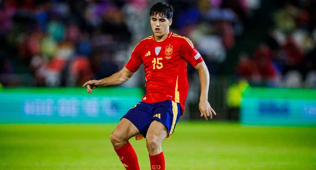 Cómo un «no merece la pena» de Luis de la Fuente acabó con Pau Cubarsí convocado con la Selección