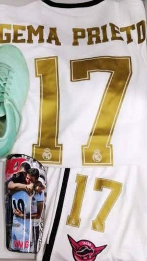 Equipación de Gema Prieto, exjugadora del Tacón, en la previa del partido ante el Barça.