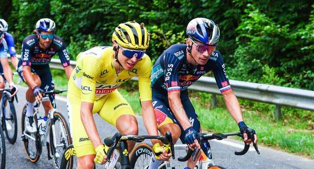 Roglic se rinde a la superioridad de Pogacar: “Parece que estamos haciendo algo mal”