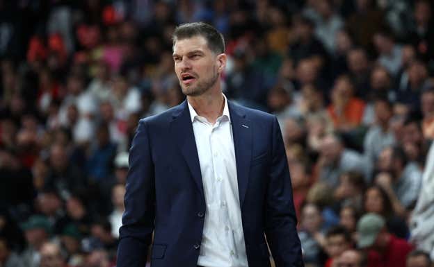 Splitter dirige al París Basketball durante un partido. AFP
