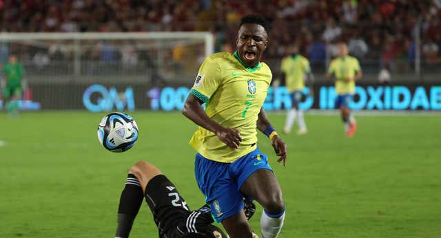 Vinicius falla un penalti y Brasil no puede con Venezuela