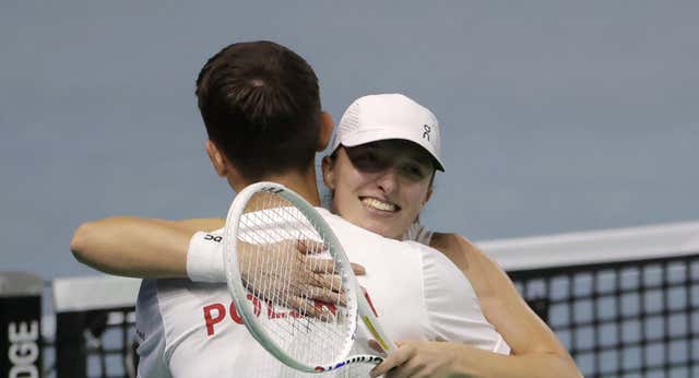 Swiatek frena al huracán Badosa y elimina a España de la Billie Jean King Cup