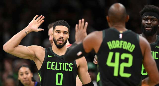 Un triple de Tatum sobre la bocina de la prórroga evita la debacle del campeón ante el peor equipo de la NBA