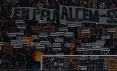 Sobrecogedor homenaje del Ciutat a Valencia: las camisetas de barro del Levante, 4.000 invitados, la bandera gigante...