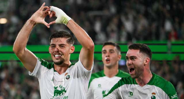 El Racing de Santander pelea de tú a tú al Barça de Flick en la pesadilla de los fueras de juego