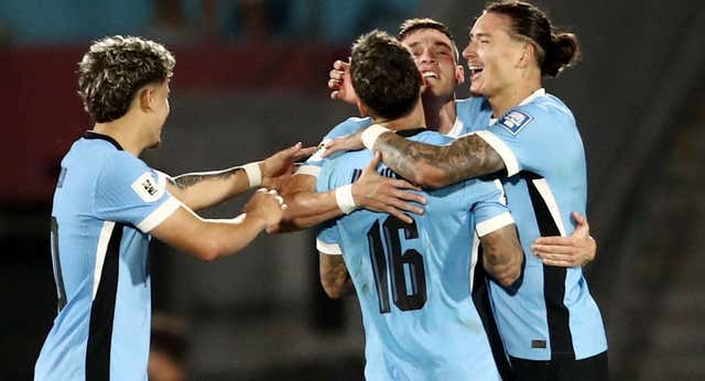 La Uruguay de Bielsa saca el orgullo charrúa y firma su primer triunfo en 8 partidos con un gol agónico