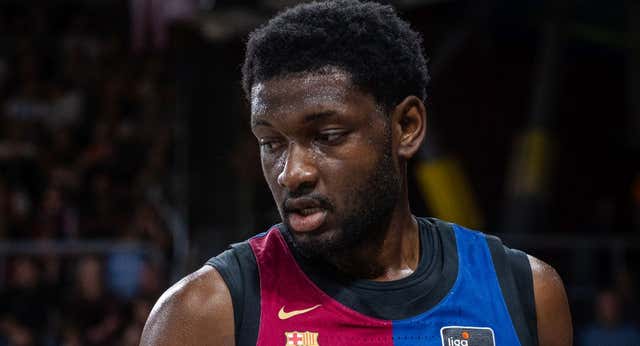 Alerta en el Barça por la lesión de Chimezie Metu: «Le están haciendo pruebas, pero no pinta que irá bien»