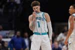 La NBA sanciona con 100.000 dólares a LaMelo Ball por un comentario “ofensivo y despectivo” hacia los homosexuales
