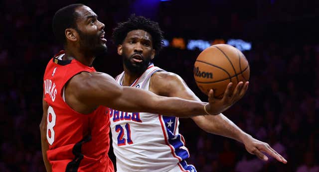 Un partido inédito para Joel Embiid en seis años, una hora de retraso y una disculpa confirman a los Sixers como uno de los peores equipos de la NBA