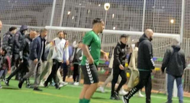 Pelea multitudinaria con encapuchados y navajas en un partido de Primera Regional de Madrid: «Fue una salvajada… Podía haber sido mucho peor»