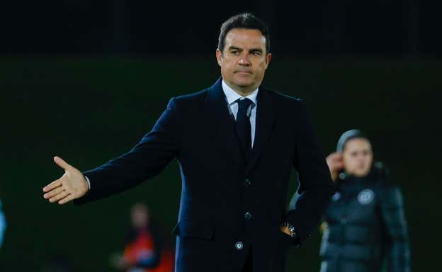Alberto Toril durante el Clásico.  EFE