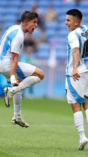 Giuliano (izquierda) celebra un gol en los Juegos.  ATLÉTICO DE MADRID