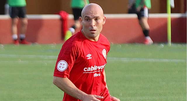 La leyenda del fútbol alicantino que sufrió al Messi de 16 años: «Íbamos cinco detrás de él y no le quitábamos el balón, era brutal»