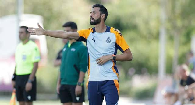 Errores propios y reuniones individuales para entender al Arbeloa formador de talento: «Se toma el juvenil como si fuera el primer equipo»