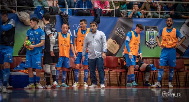 Víctor Beas dirigirá en Peñíscola y Valdepeñas sigue buscando entrenador