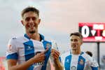 Las dos horas que cambiaron el destino del 'gironí' que celebra los goles besando el escudo del Espanyol: «Es el mismo que a los 12 años»