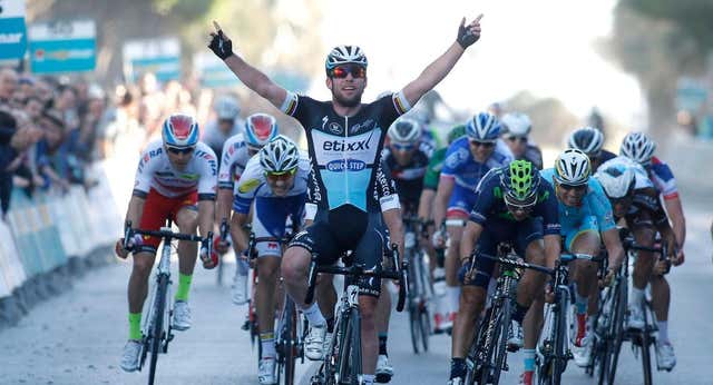 Cuando Mark Cavendish mandó a paseo al cura de Puente del Río en un control antidopaje