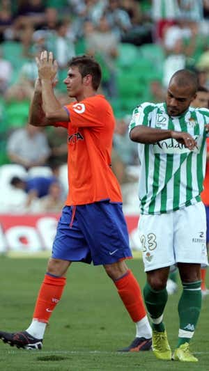 Joaquín, con el Valencia en el campo del Betis. ABC
