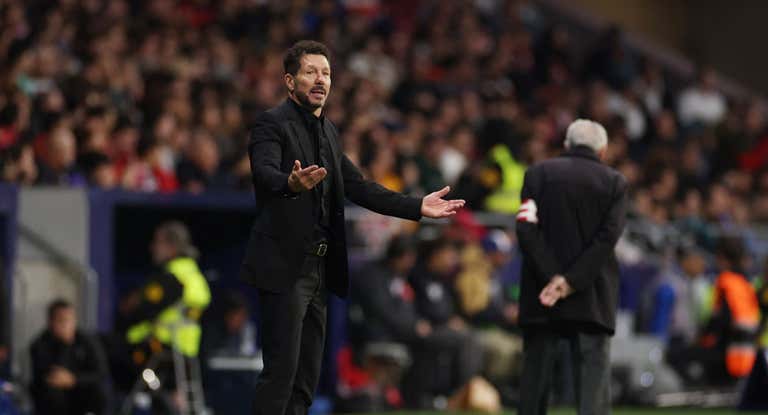 Simeone, en el partido ante el Alavés.