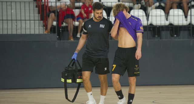 El ‘sillazo’ que ha sacudido el fútbol sala no quedará impune: Industrias Santa Coloma pide disculpas a la afición de Jimbee Cartagena
