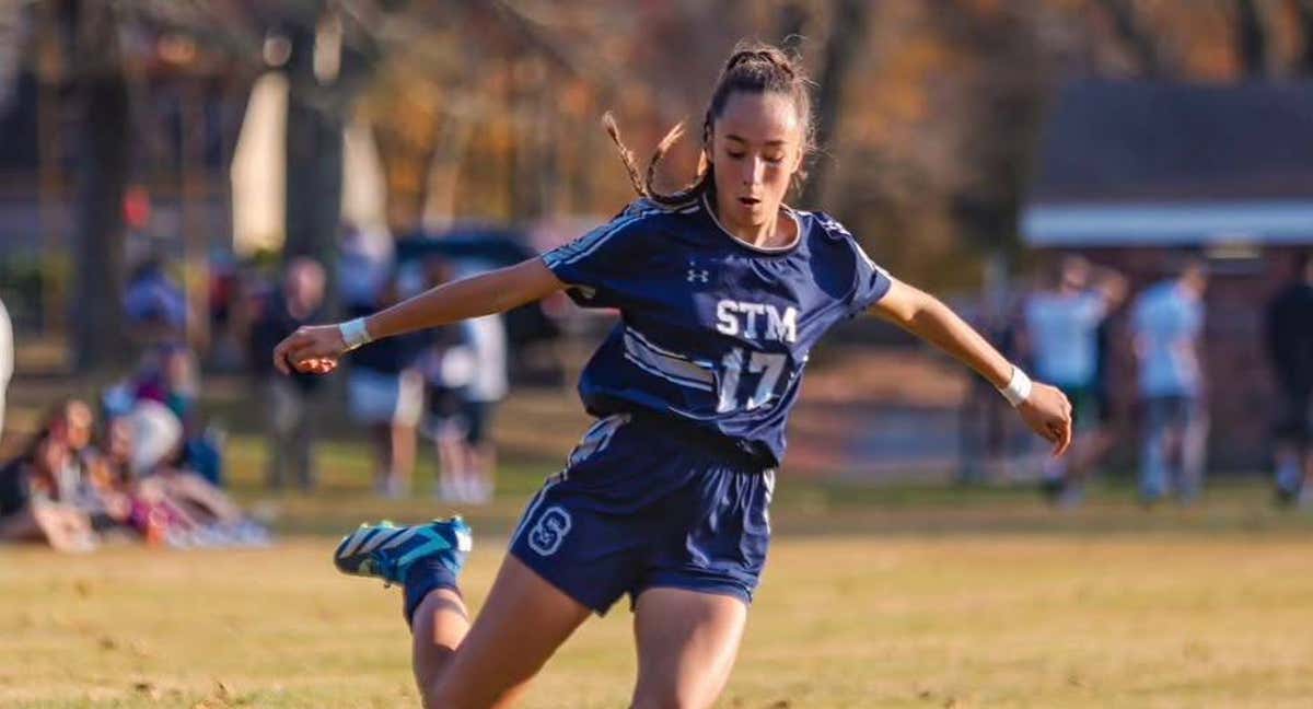 Alejandra Lluc, jugadora española en un partido de la Liga preuniversitaria.