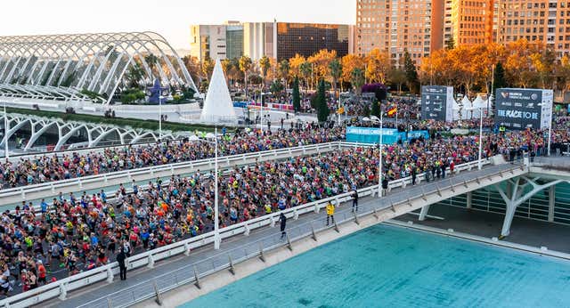 El Maratón Valencia se vuelca con la ciudad: autobuses para corredores afectados, 3€ donados por cada corredor que acabe…