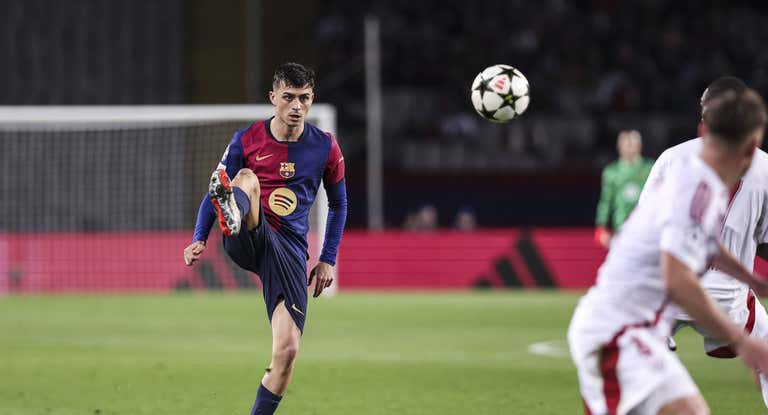 Pedri, en el partido ante el Brest.