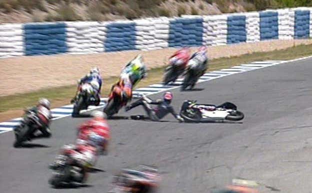 El camino del piloto Axel Pons antes de  buscar a Alá en La India: hijo de mito, modelo y titulado universitario