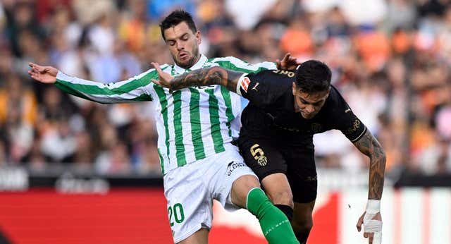 Lo Celso, al rescate del Betis en Europa: “La exigencia de la institución es alta”