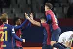 El Barça recupera el fútbol con la promesa de una renovación... y algunos pitos