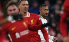 Anfield confirma la crisis de Mbappé: falló un penalti y se marchó señalado