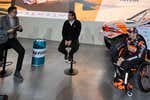 David Castera, director del Dakar, se rinde a Carlos Sainz: «Es una máquina, parece un joven de 20 años que me cuenta sus cosas»