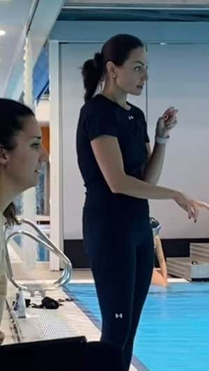 Anastasia Davydova acompaña a Andrea Fuentes en uno de los entrenamientos en el CAR.  ANDREA FUENTES