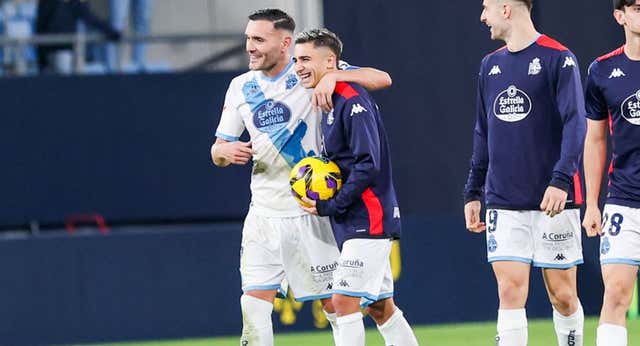 Precioso y de otra época: Cádiz se puso en pie para ovacionar a su ex Lucas Pérez… pese a su hat-trick