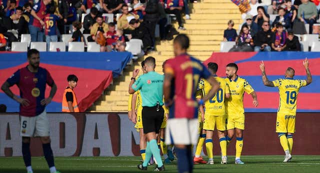 Lo que se cuece en el Barça: renovaciones aplazadas, lo que no quiere Deco y el injusto olvido de Laporta con Valverde