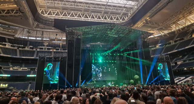 Lola Índigo anuncia un concierto en el Bernabéu… y el Real Madrid lo paraliza