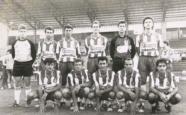 Retrato de la plantilla del Girona 1991-92. Raúl Ruiz es el de abajo a la derecha.  PEP IGLÉSIAS